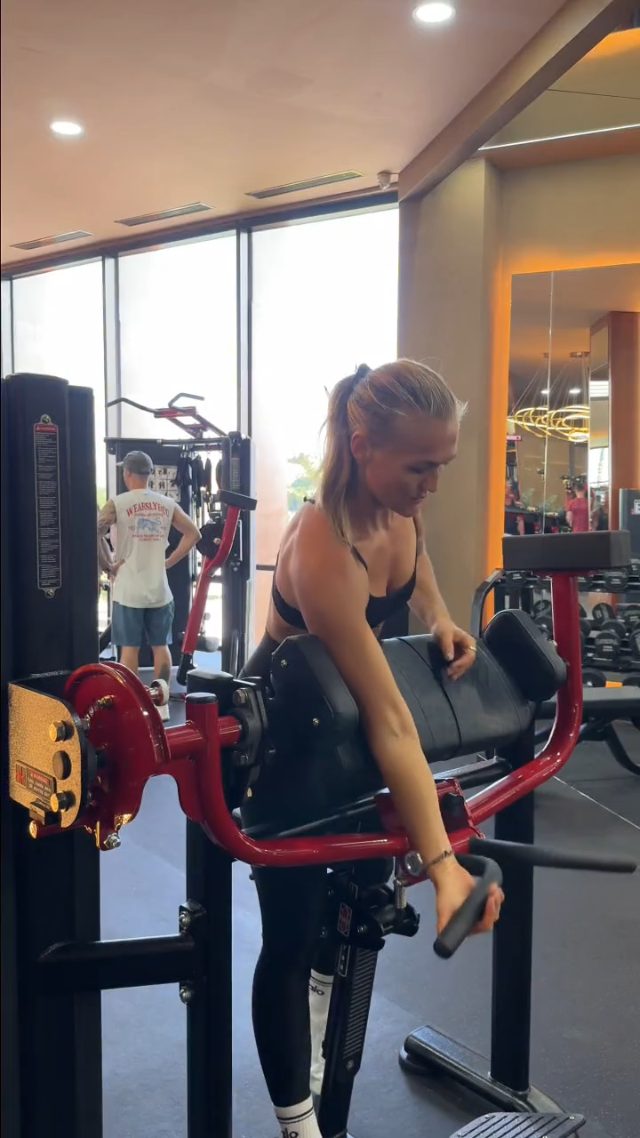 Biceps-curl i maskin